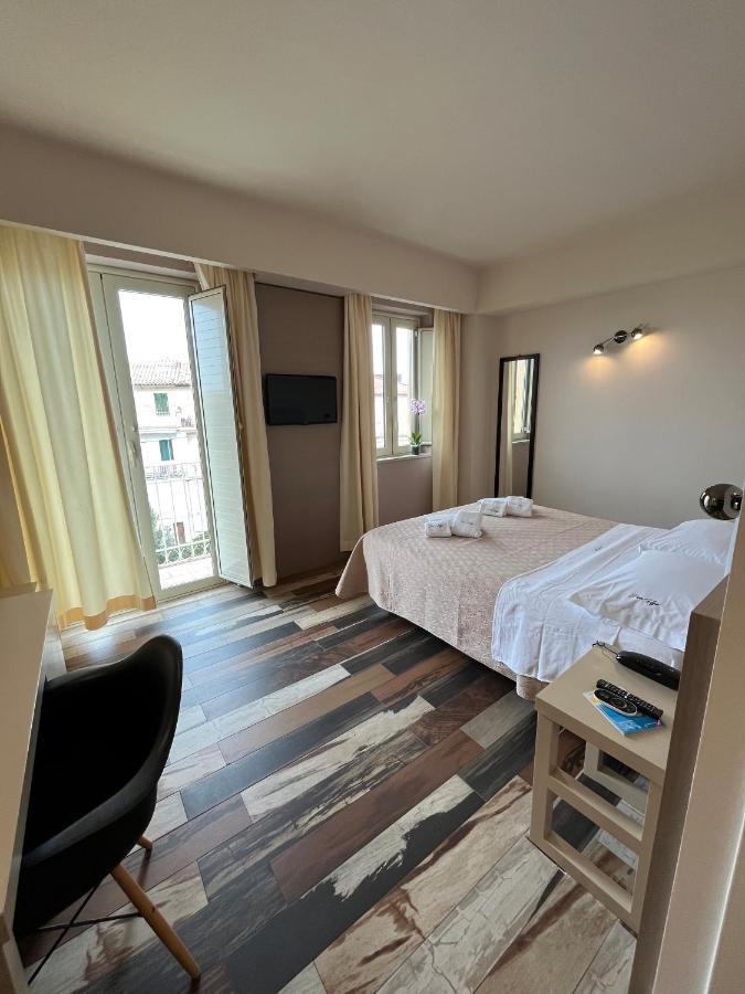 Don Ugo Luxury Rooms Тропея Экстерьер фото