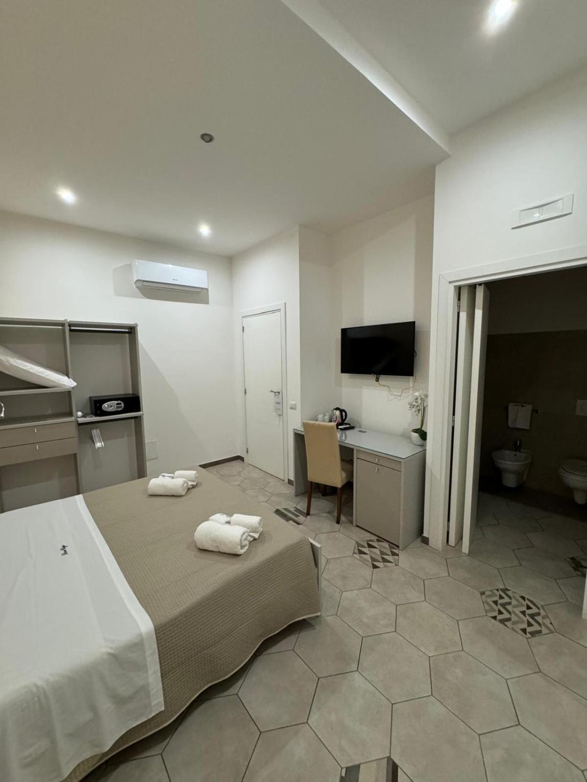 Don Ugo Luxury Rooms Тропея Экстерьер фото