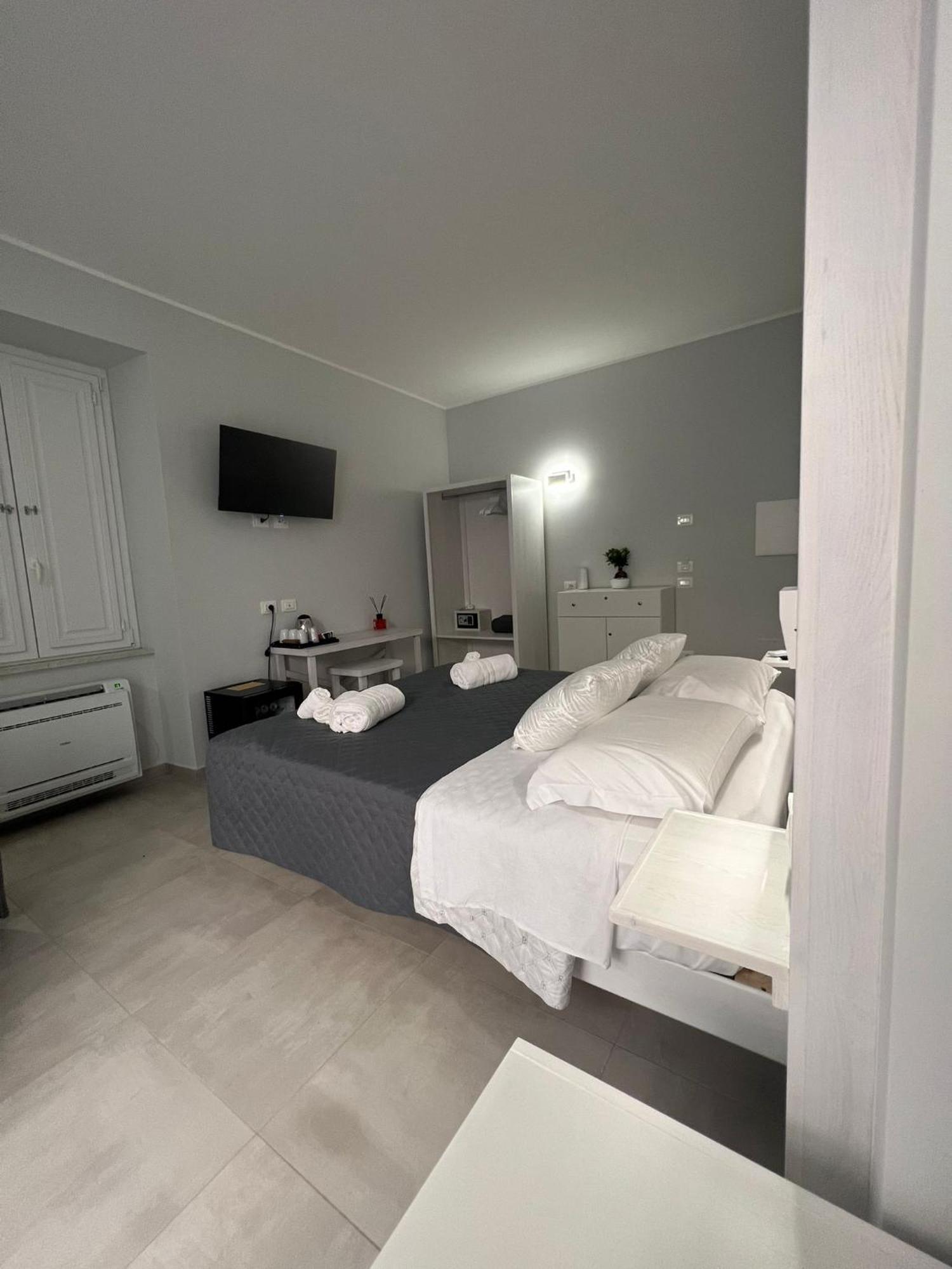 Don Ugo Luxury Rooms Тропея Экстерьер фото